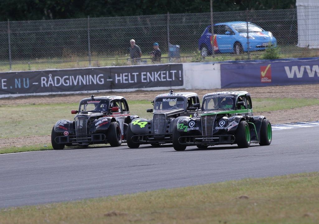 Der blev kørt hårdt og tæt i første løb.
(Foto: Motorsporten.dk)